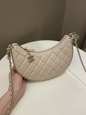 Chanel 23P Quilted Chain Around Hobo Bag Beige Lambskin