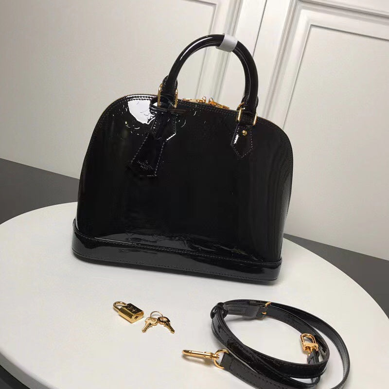 LOV2 Bags - Luxurious Bags  056