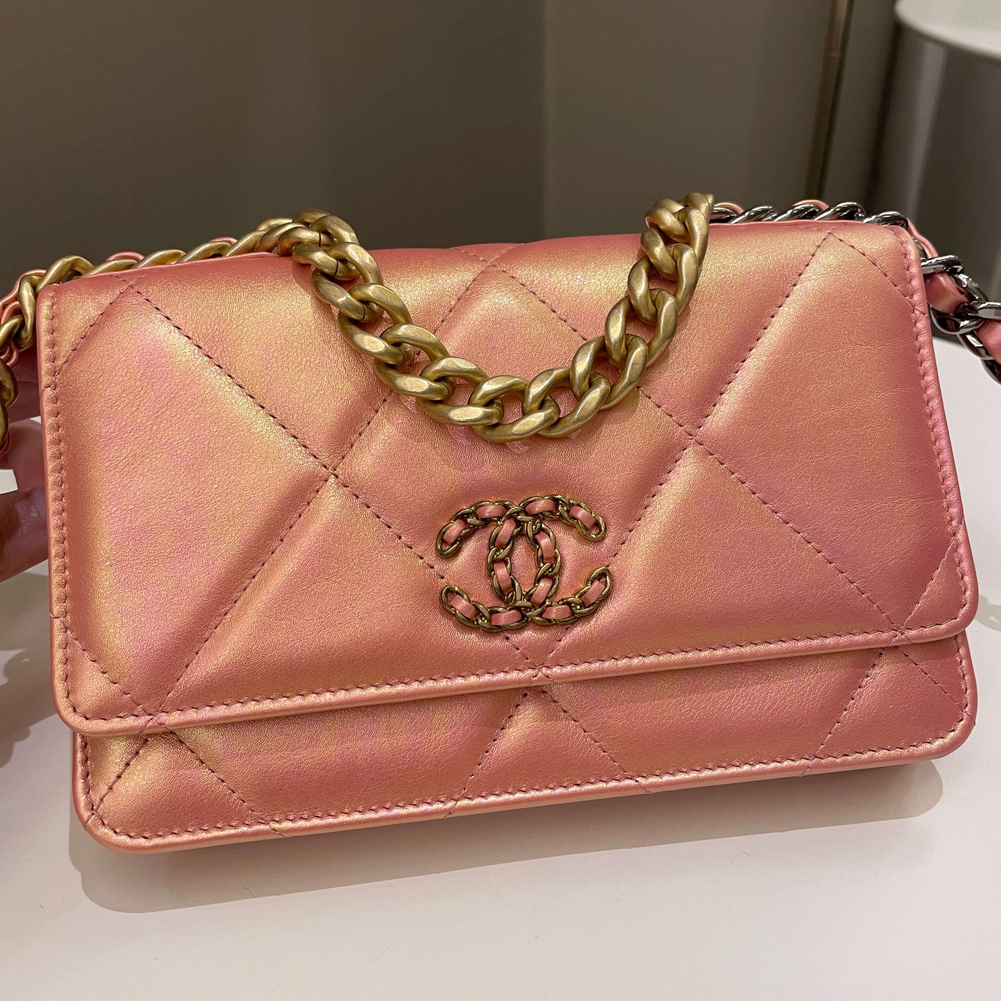 Chanel 19 Wallet On Chain Coral Iridescent